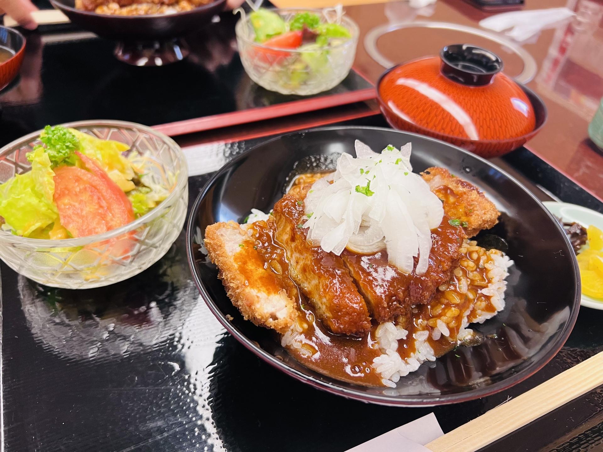デミカツ丼